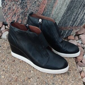 L. Paolo black perforated leather wedge booties ankle boots womens sz 8.5